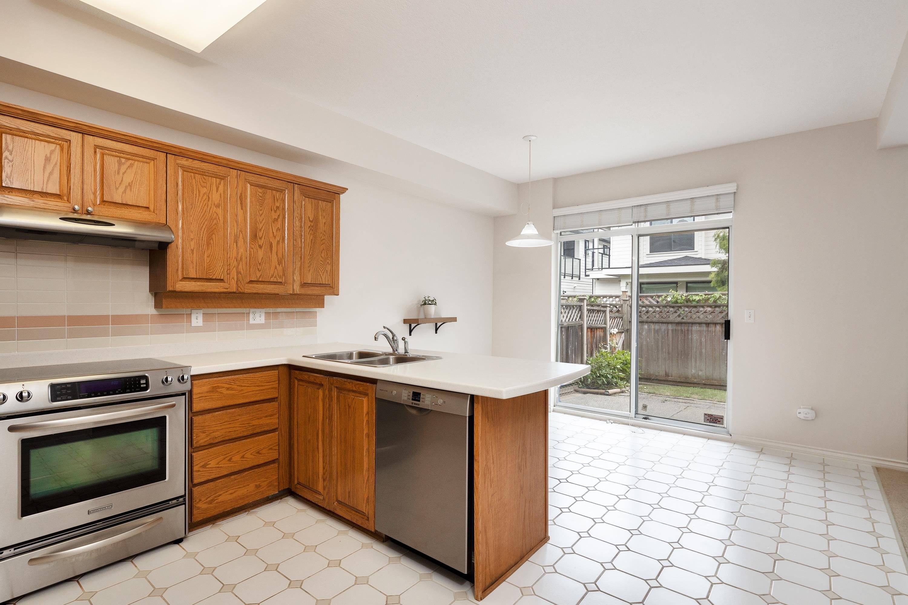 Richmond, BC V6Y 1E2,9311 Dayton AVE #20