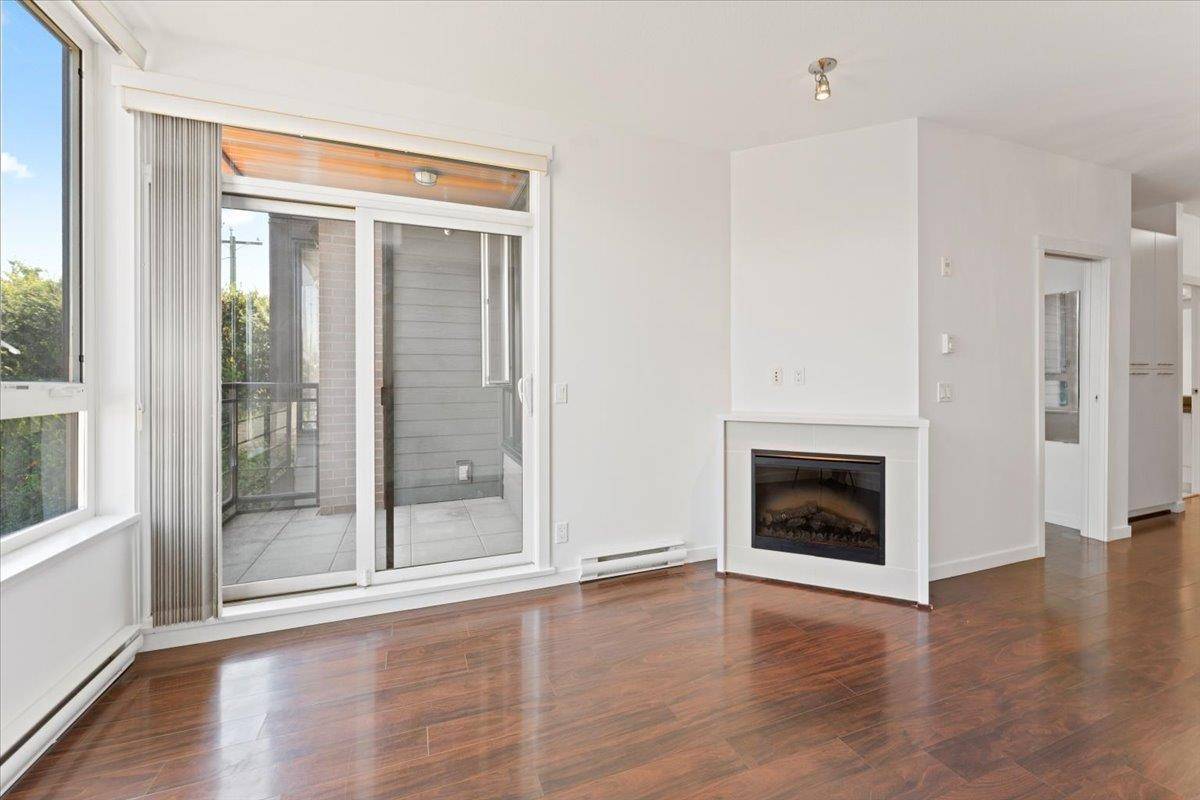 Vancouver, BC V5P 1Y6,2008 E 54th AVE #211