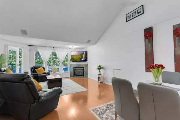 Surrey, BC V3W 0T6,13670 84 AVE #11