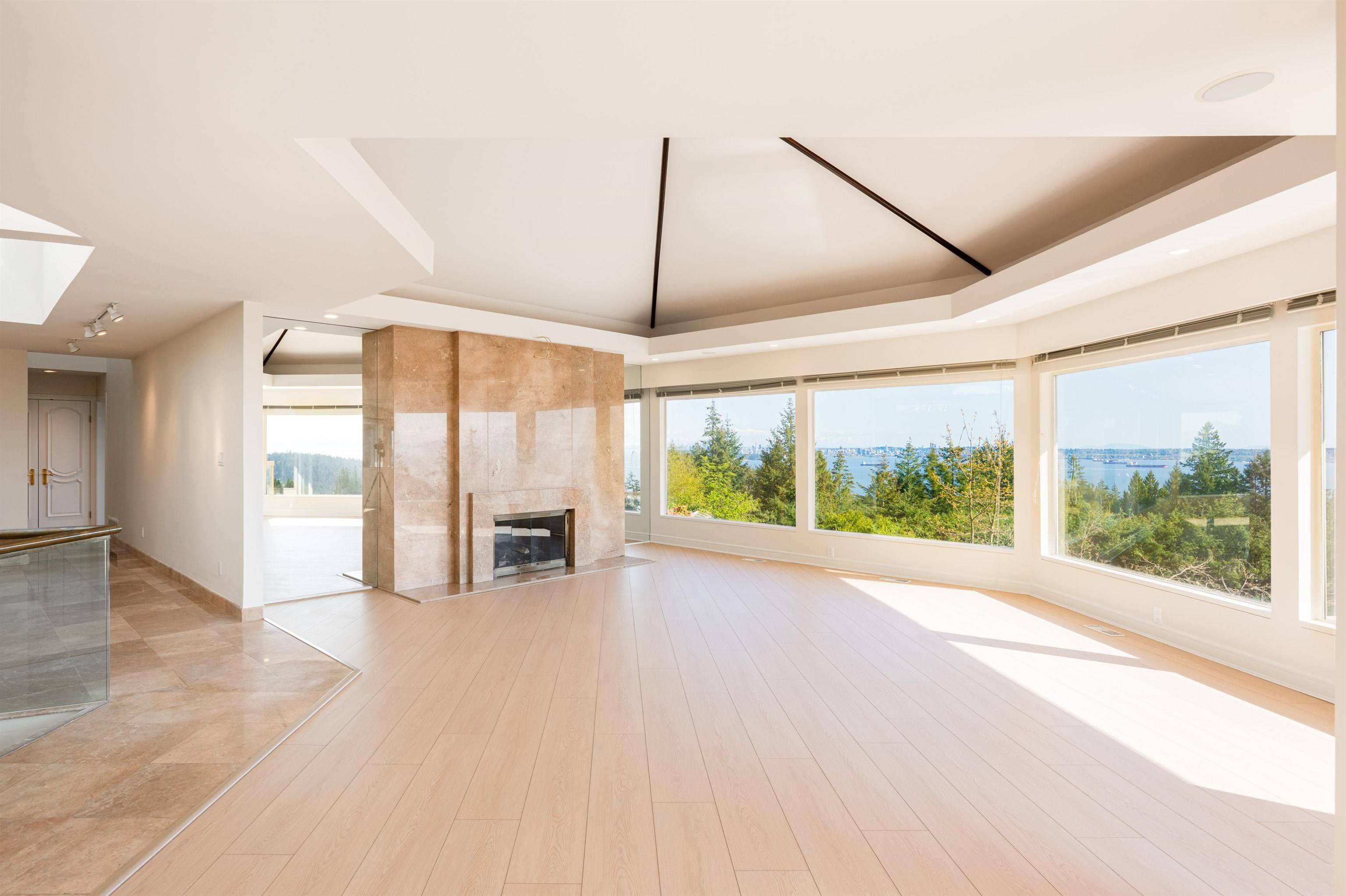 West Vancouver, BC V7V 3L5,4060 Almondel RD