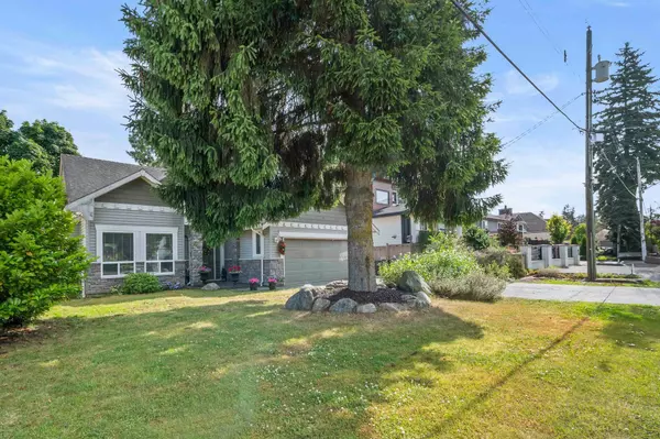 14262 71 AVE, Surrey, BC V3W 2L1