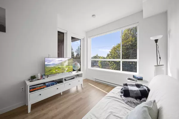 Surrey, BC V3T 0T8,13838 108 AVE #305