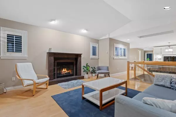 West Vancouver, BC V7V 1L5,2517 Marine DR