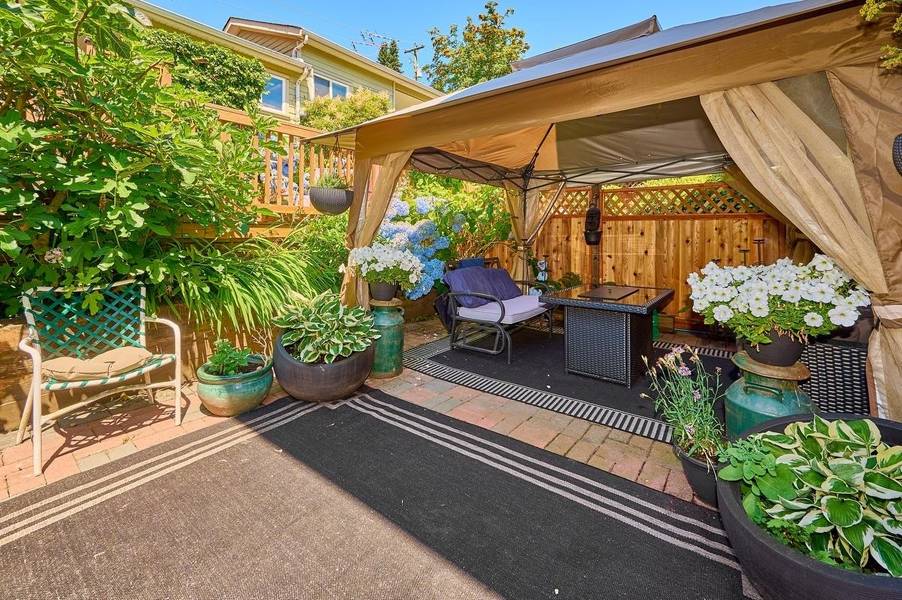 562 W Keith RD, North Vancouver, BC V7M 1M4