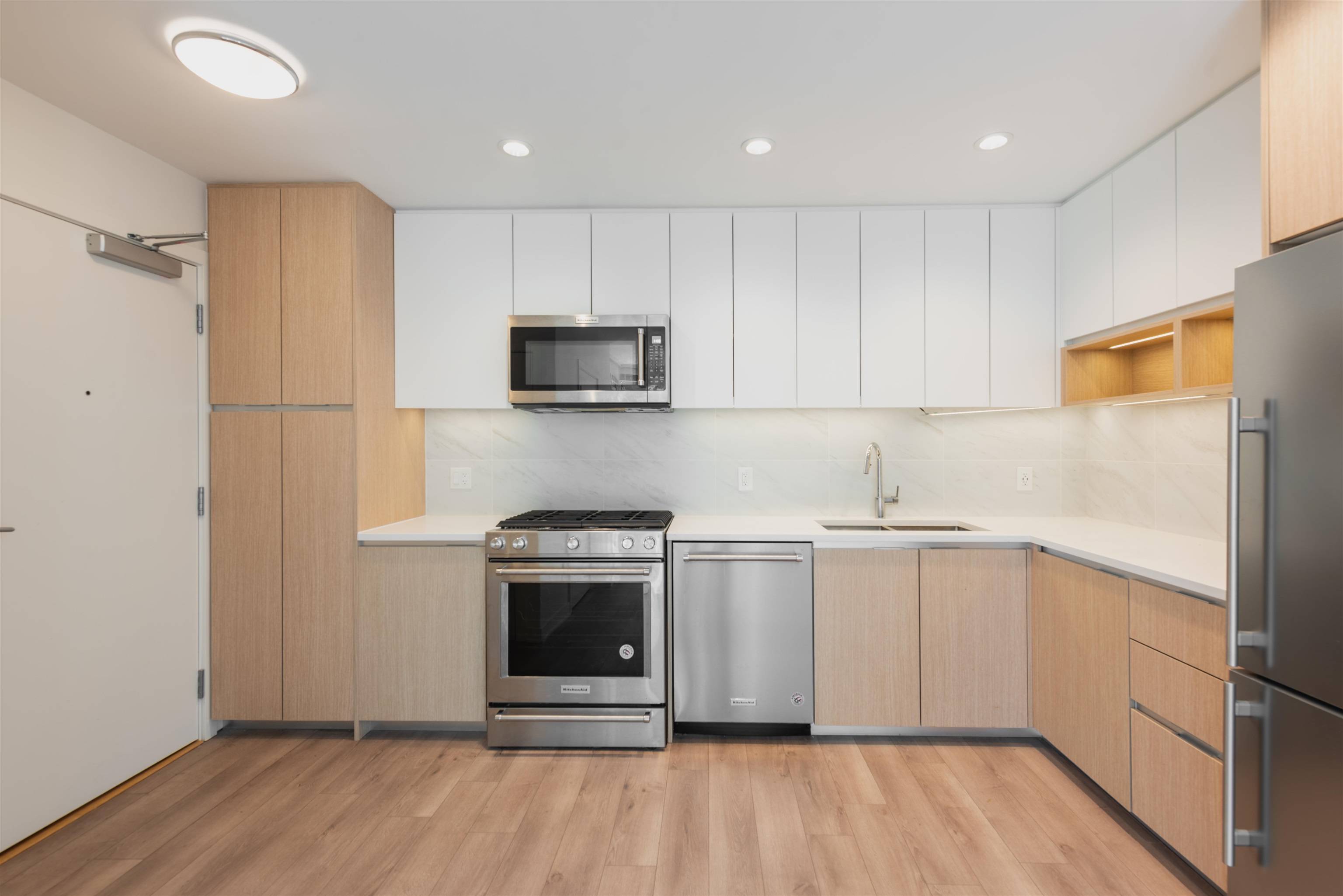 Burnaby, BC V5A 4Y8,8940 University CRES #701