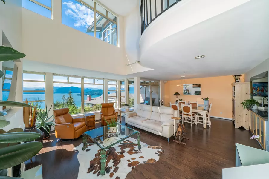 8664 Seascape DR, West Vancouver, BC V7W 3J7