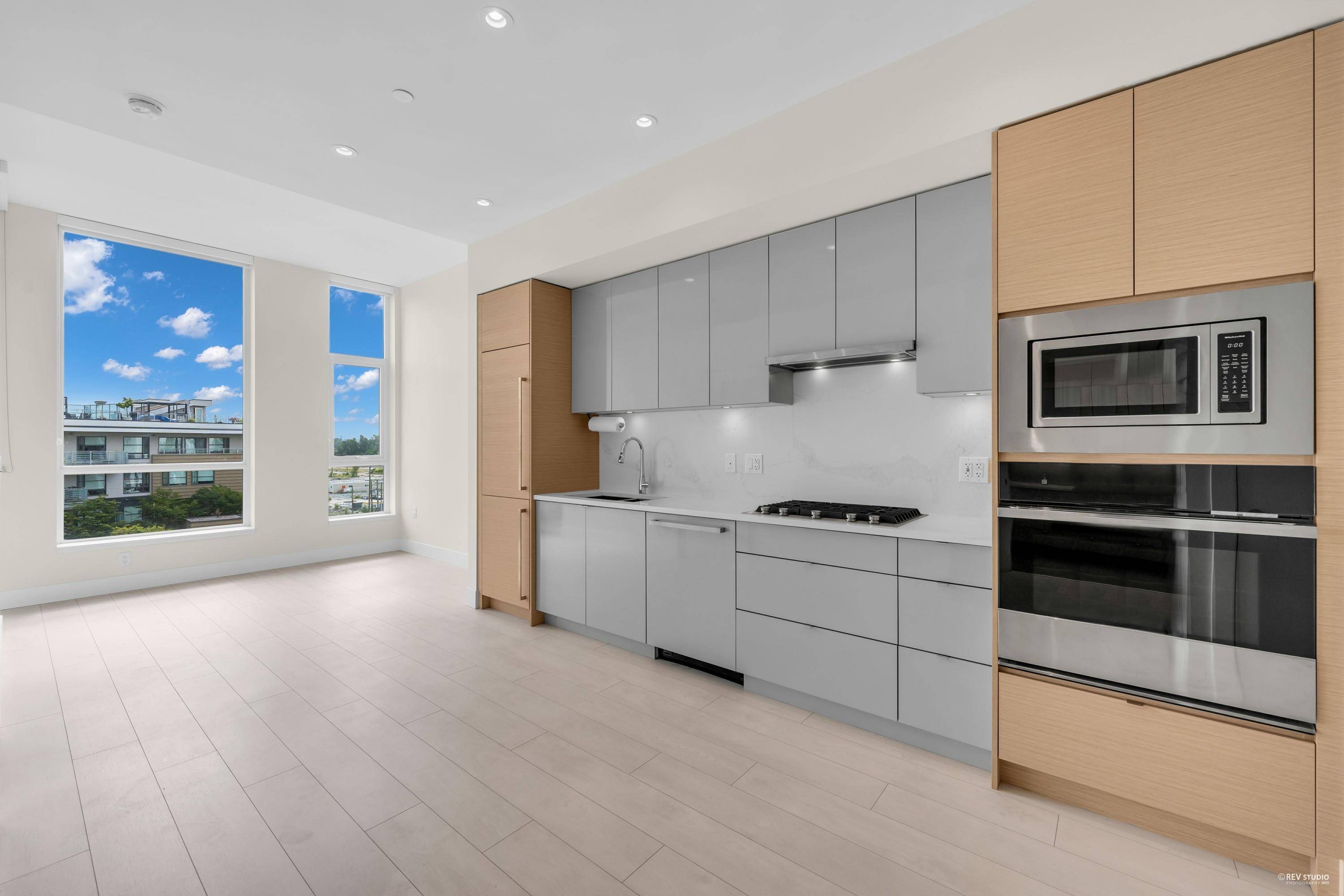 Vancouver, BC V5S 0E3,3438 Sawmill CRES #601