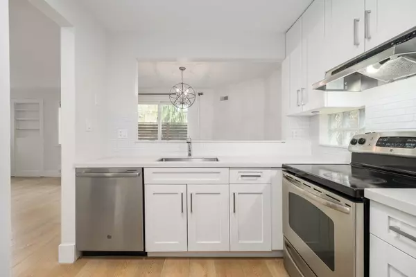 Vancouver, BC V6J 1J2,1959 W 2nd AVE #101