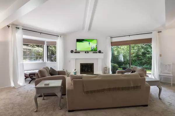 Surrey, BC V4A 7A7,1725 Southmere CRES #15