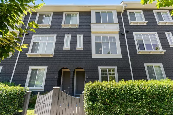 Surrey, BC V4N 6W2,15850 85 AVE #116