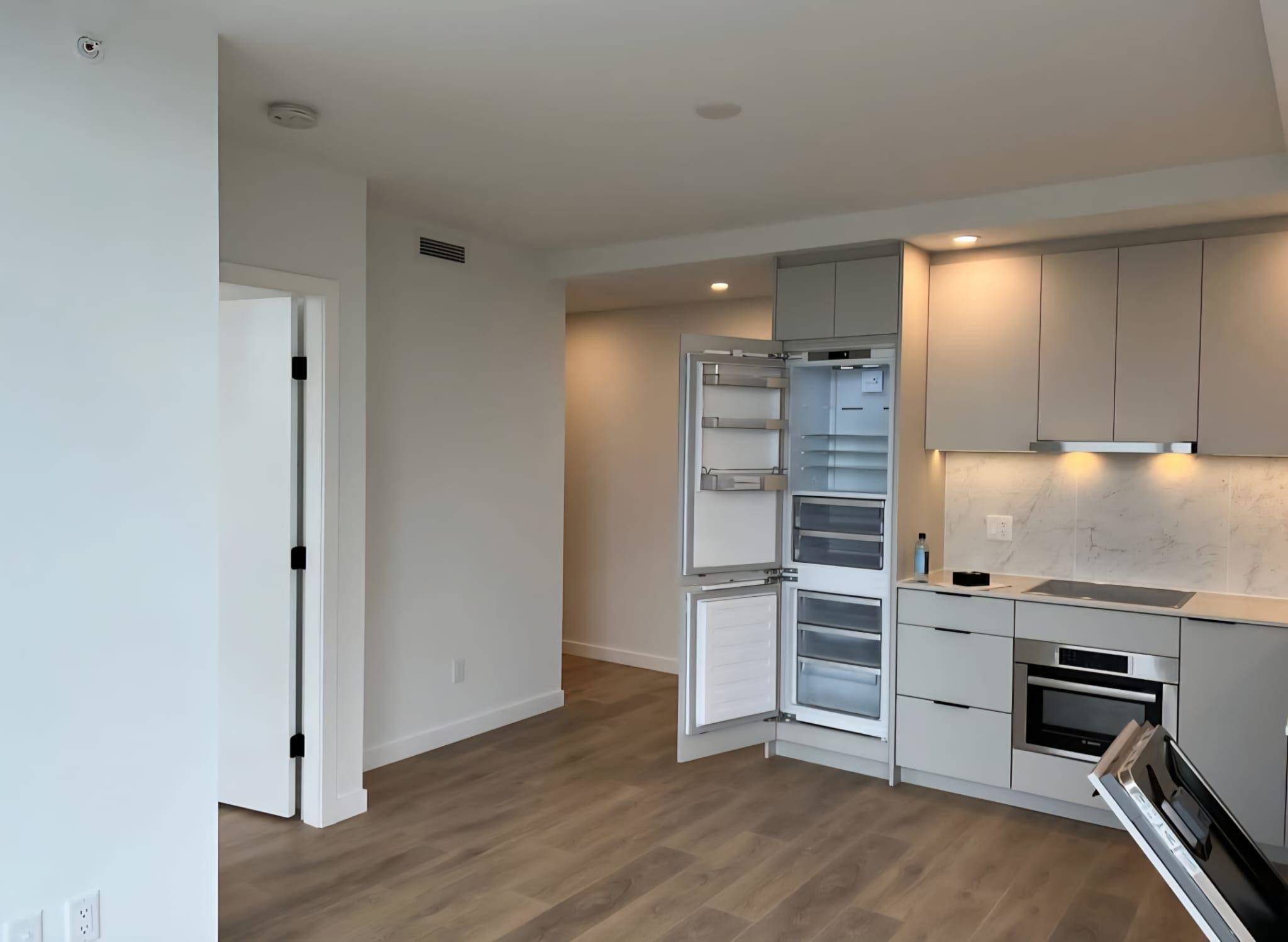 Surrey, BC V3T 1N7,13685 102 AVE #1611