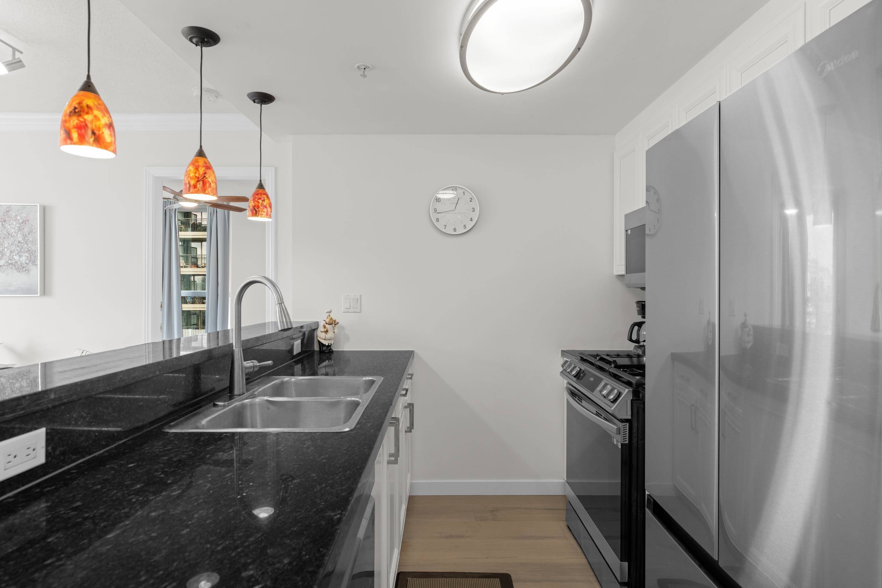 Vancouver, BC V6Z 2N8,928 Richards ST #1306