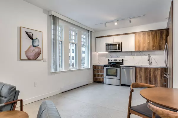 Vancouver, BC V6E 1H1,1170 Barclay Street #207