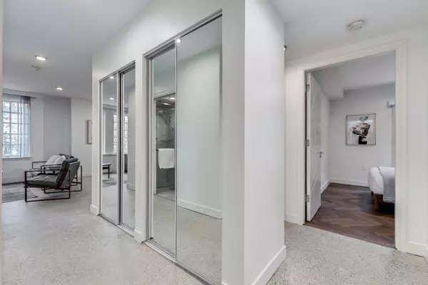 1170 Barclay Street #207 Vancouver, BC V6E 1H1