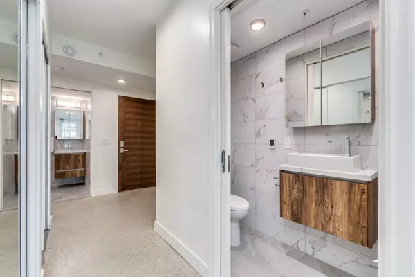 1170 Barclay Street #207 Vancouver, BC V6E 1H1