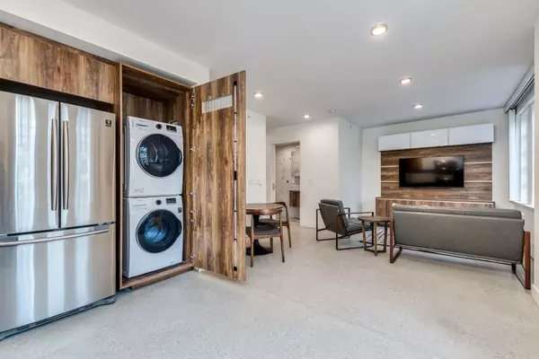 Vancouver, BC V6E 1H1,1170 Barclay Street #207