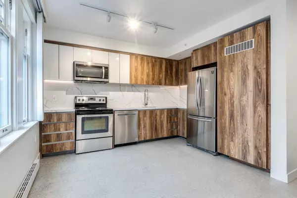 Vancouver, BC V6E 1H1,1170 Barclay Street #207