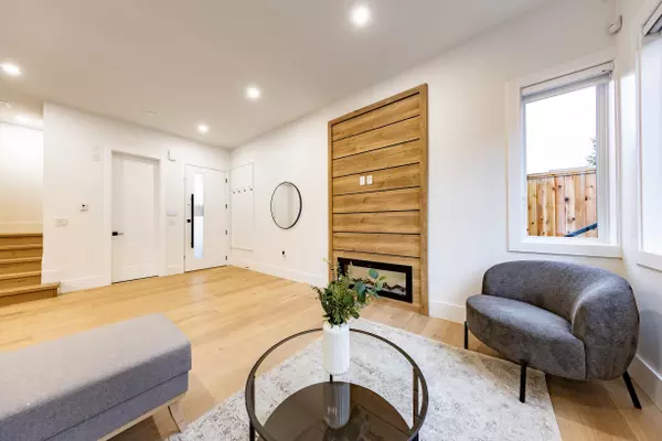 Coquitlam, BC V3K 3G8,941 Dansey AVE #103