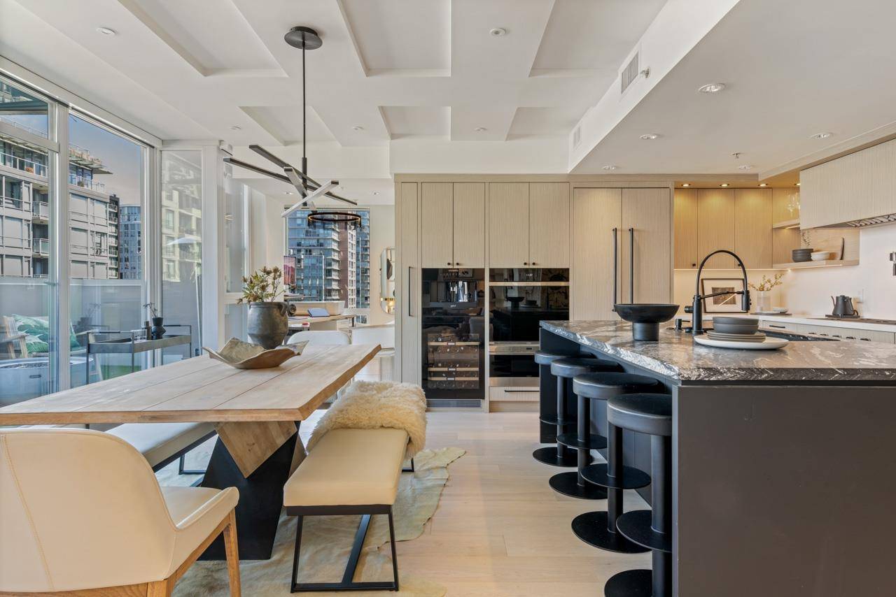1055 Richards ST #1902 Vancouver, BC V6B 0C2