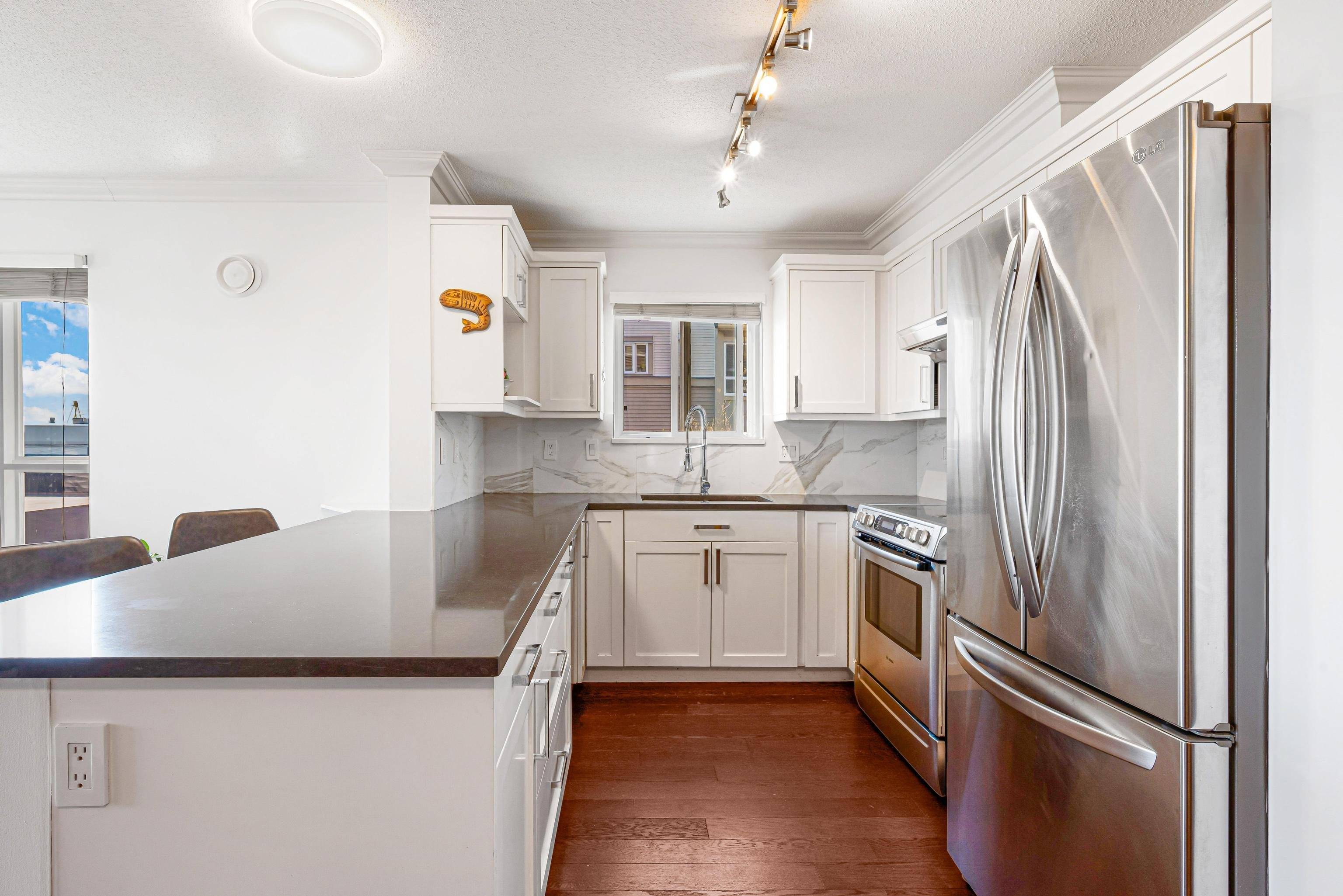 North Vancouver, BC V7L 4W5,365 E 1st ST #213