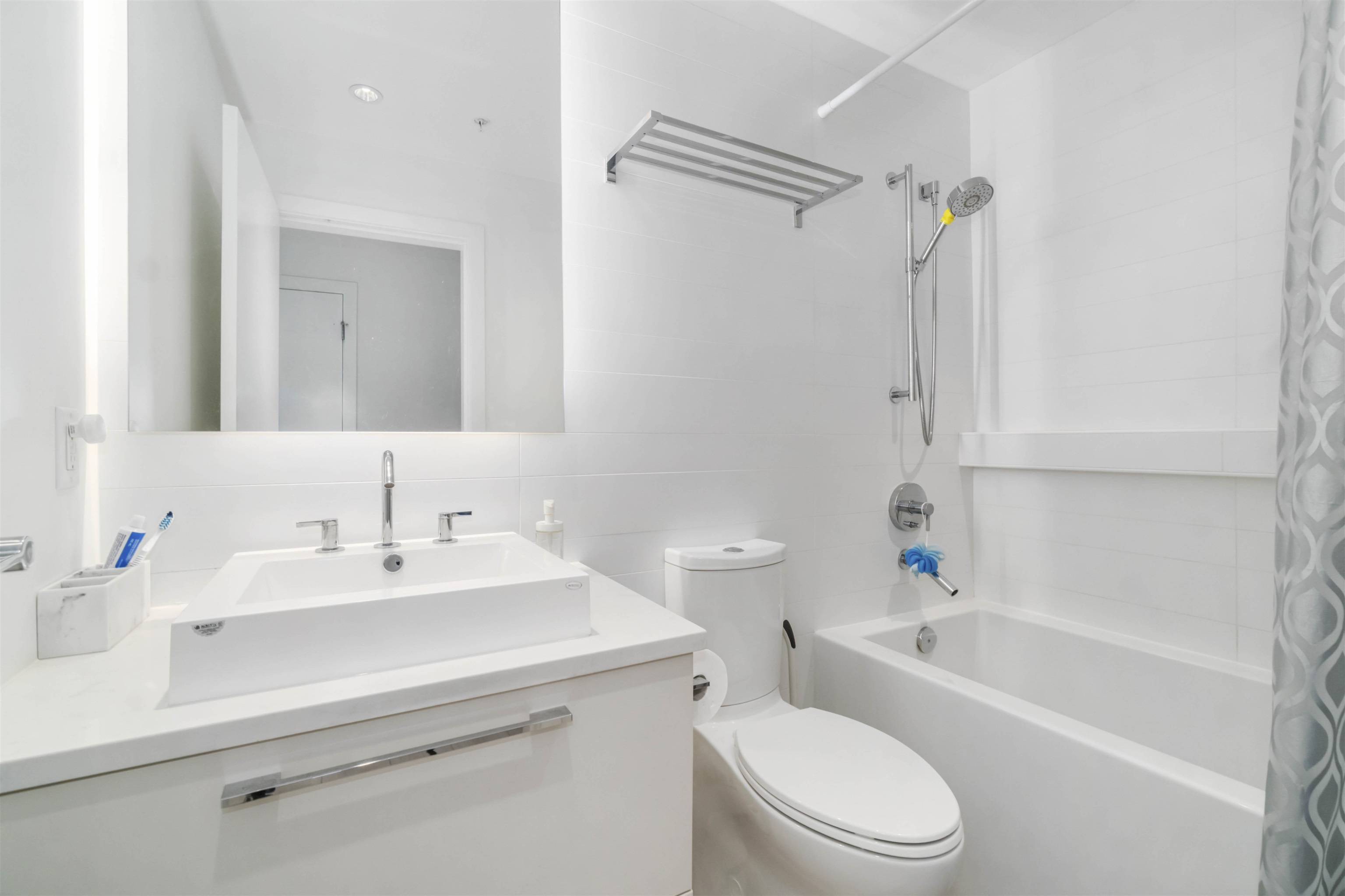 Burnaby, BC V3N 0G9,7388 Kingsway #402
