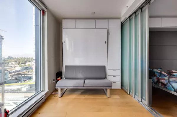 Surrey, BC V3T 0N2,13438 Central AVE #1608