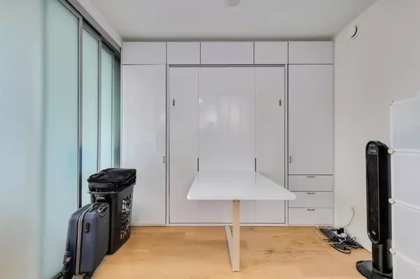 13438 Central AVE #1608 Surrey, BC V3T 0N2