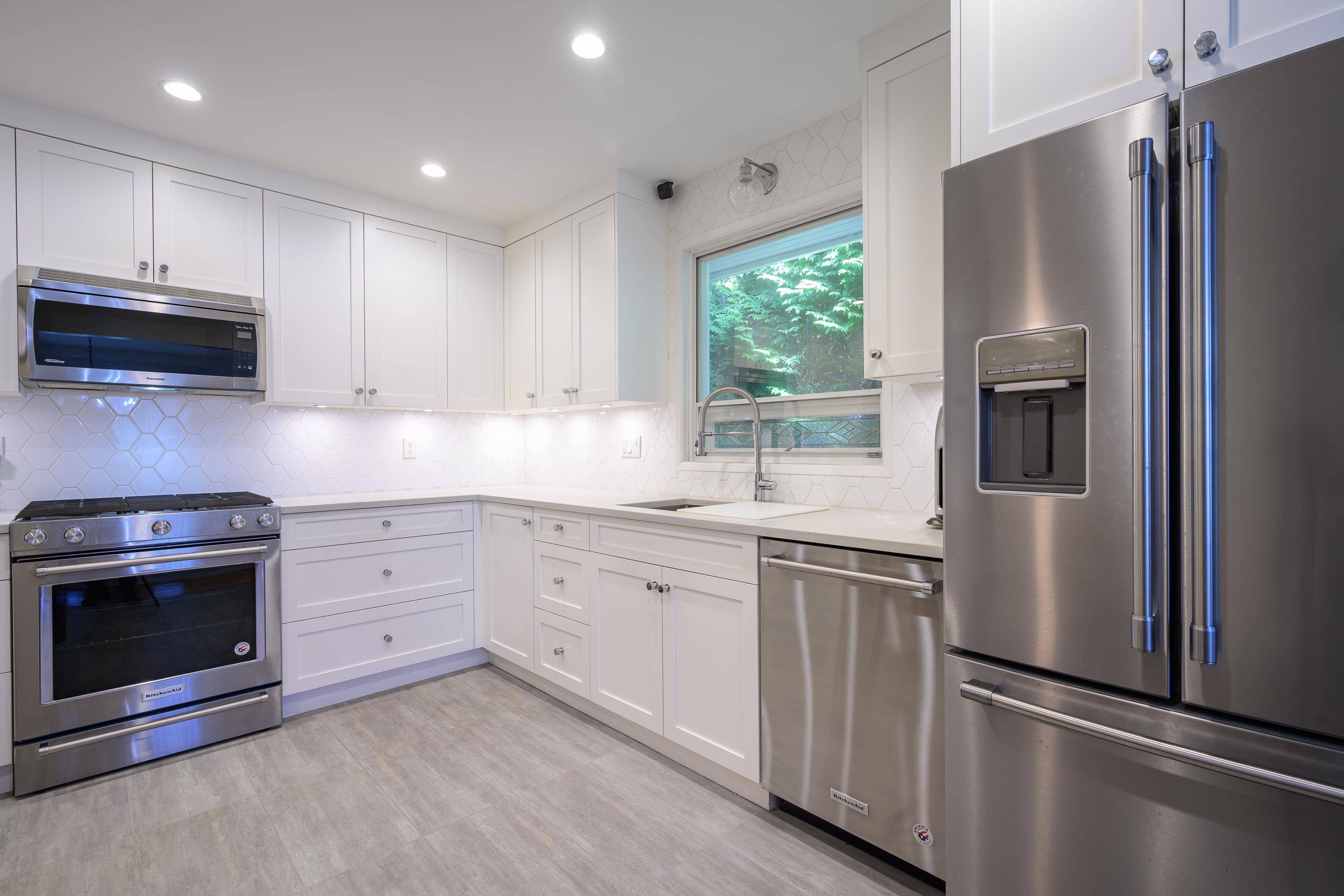 5938 Holland ST Vancouver, BC V6N 2B3