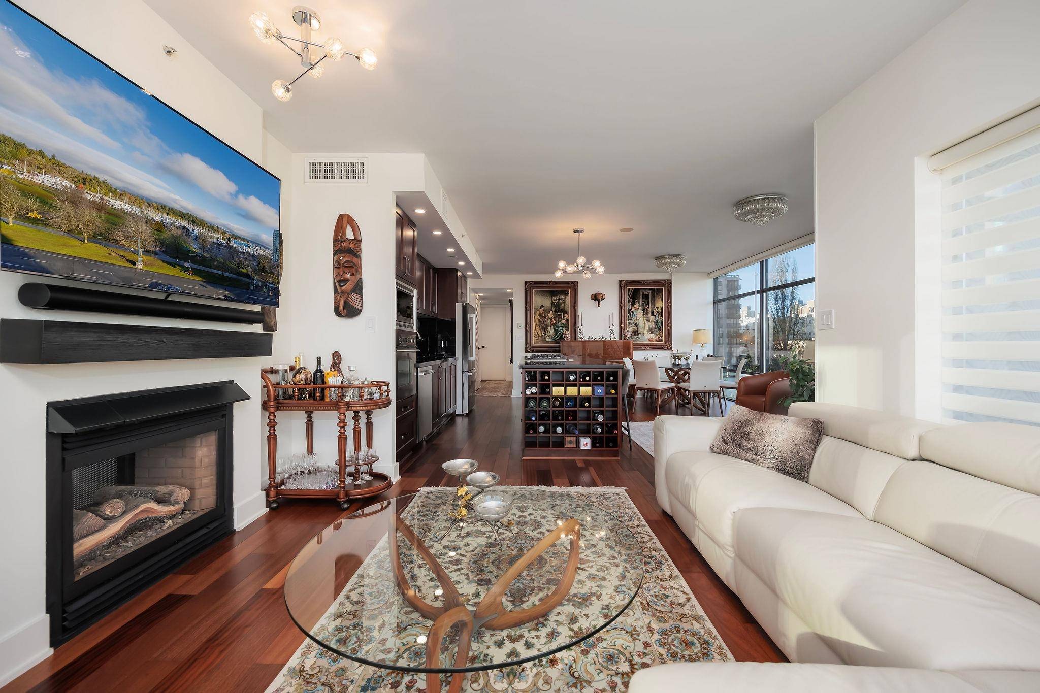 Vancouver, BC V6G 3H8,1863 Alberni #700