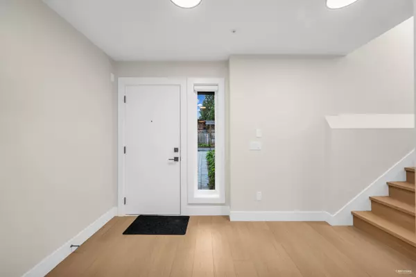 Maple Ridge, BC V2X 1W6,11384 207th ST #4