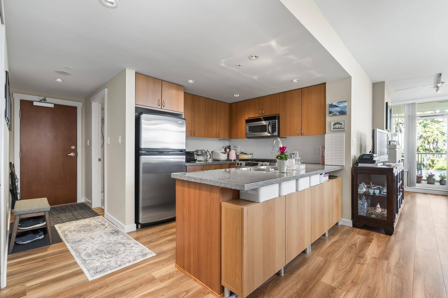 9266 University CRES #710 Burnaby, BC V5A 4Z1