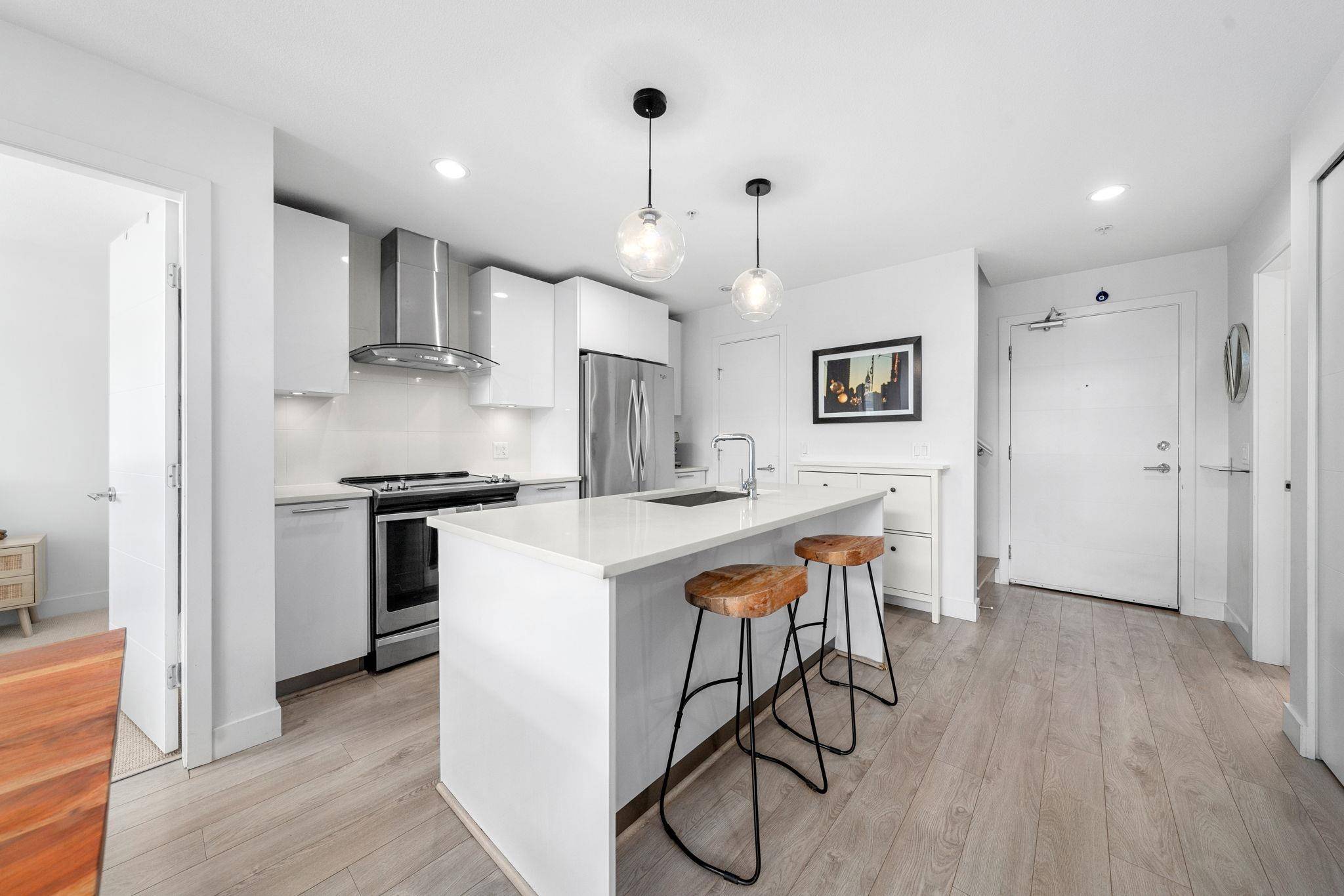 North Vancouver, BC V7M 0E4,723 W 3 ST #620