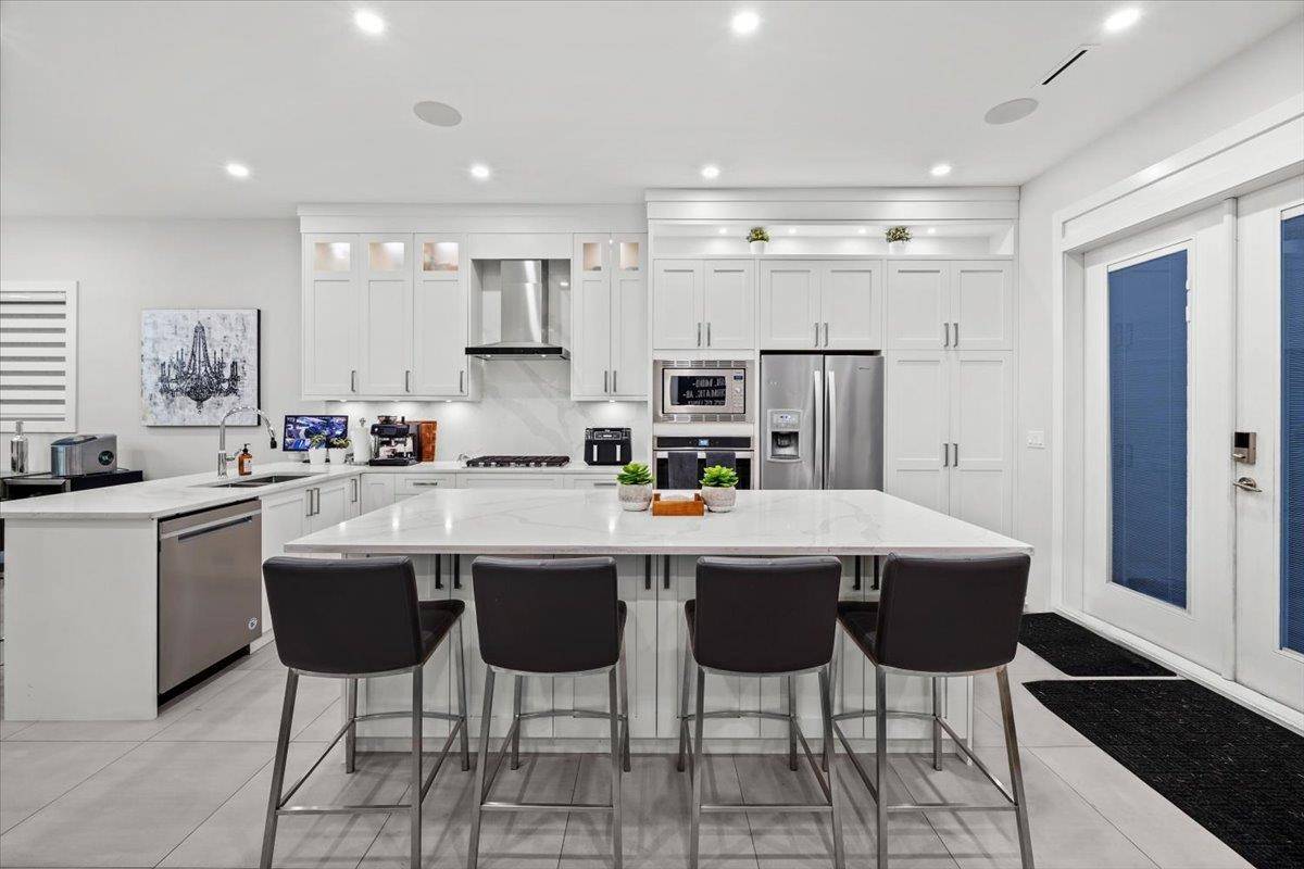 Coquitlam, BC V3K 2N8,1041 Stewart AVE