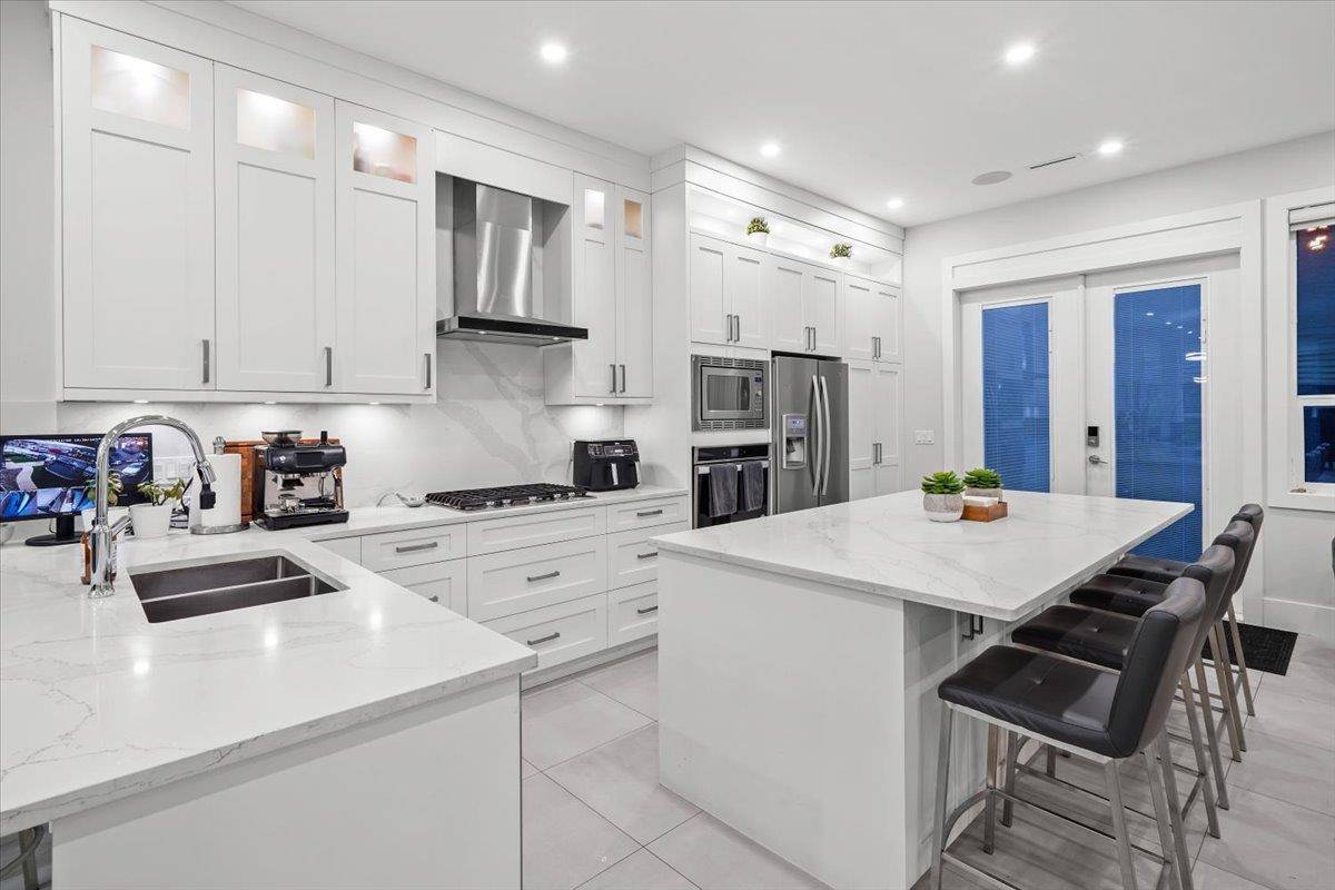 Coquitlam, BC V3K 2N8,1041 Stewart AVE