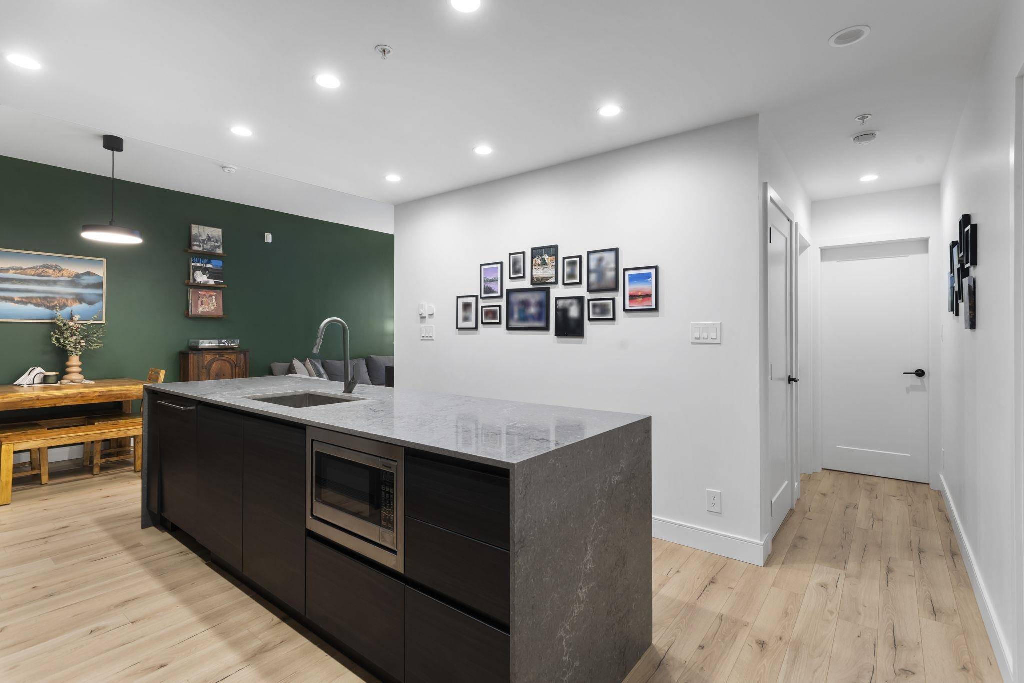 Port Moody, BC V3H 0M9,55 Klahanie DR #331