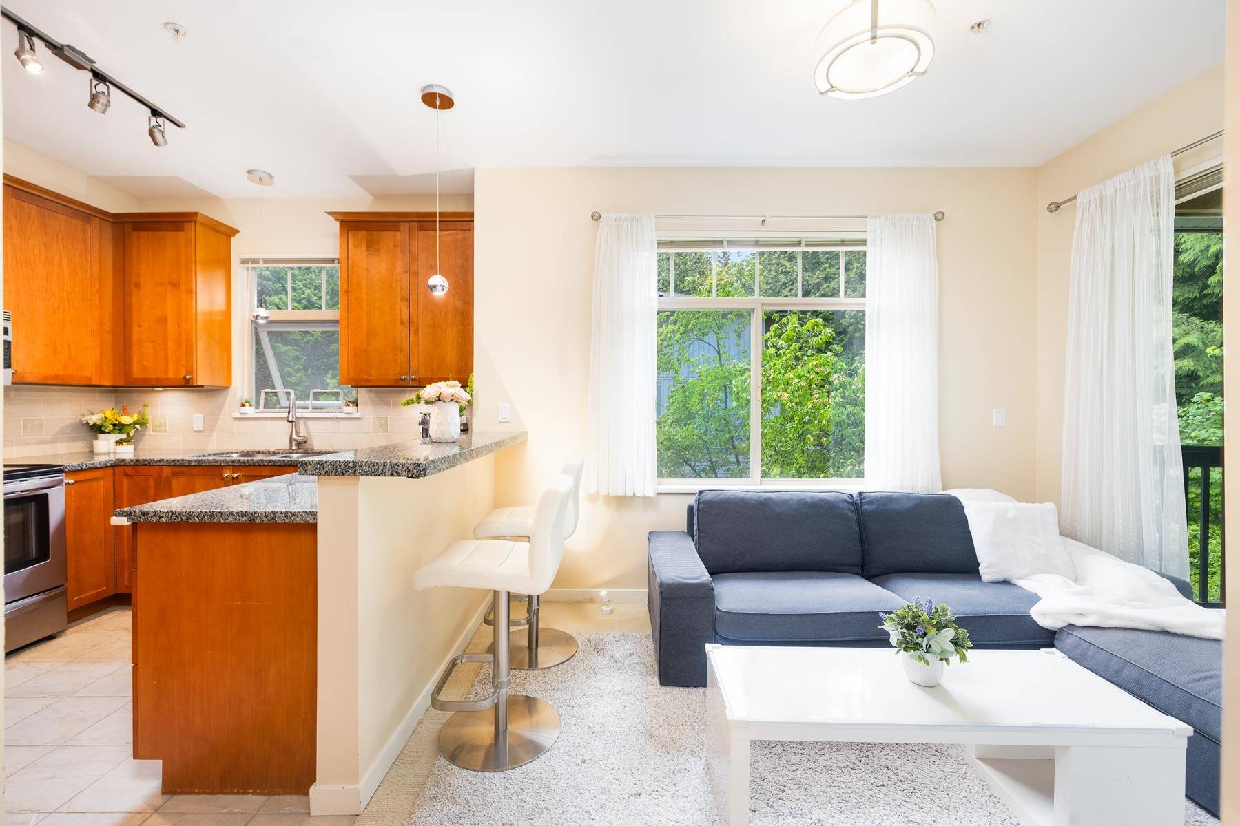 3125 Capilano CRES #202 North Vancouver, BC V7R 4X5
