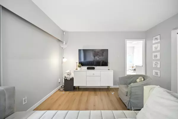 Richmond, BC V7A 2K6,8540 Rosebank CRES