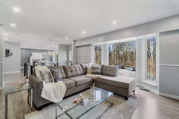9152 Klenner DR, Burnaby, BC V3N 4E8