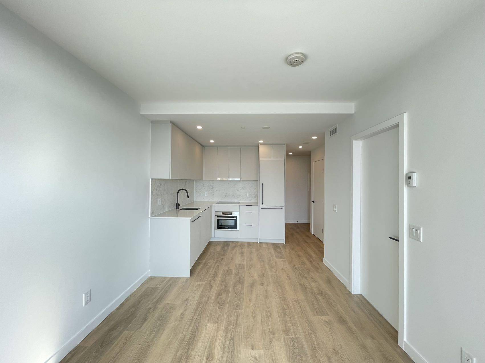 Surrey, BC V3T 1N7,13685 102 AVE #1806