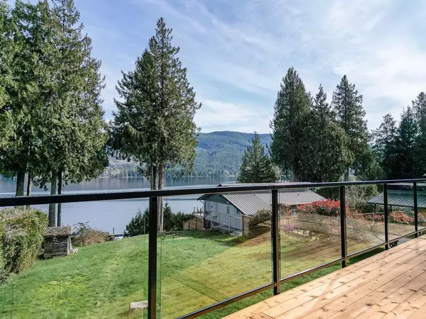 6176 South Gale AVE, Sechelt, BC V7Z 0L5