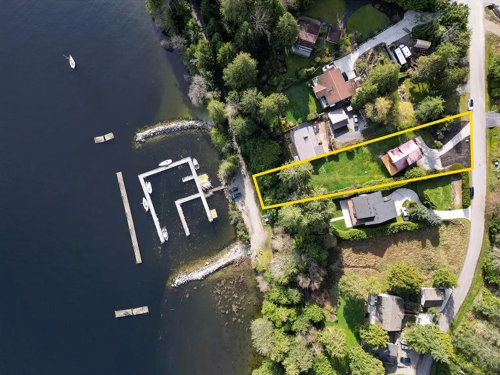 Sechelt, BC V7Z 0L5,6176 South Gale AVE