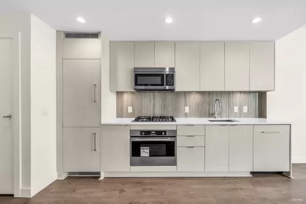Burnaby, BC V5J 0J3,5051 Imperial ST #2106