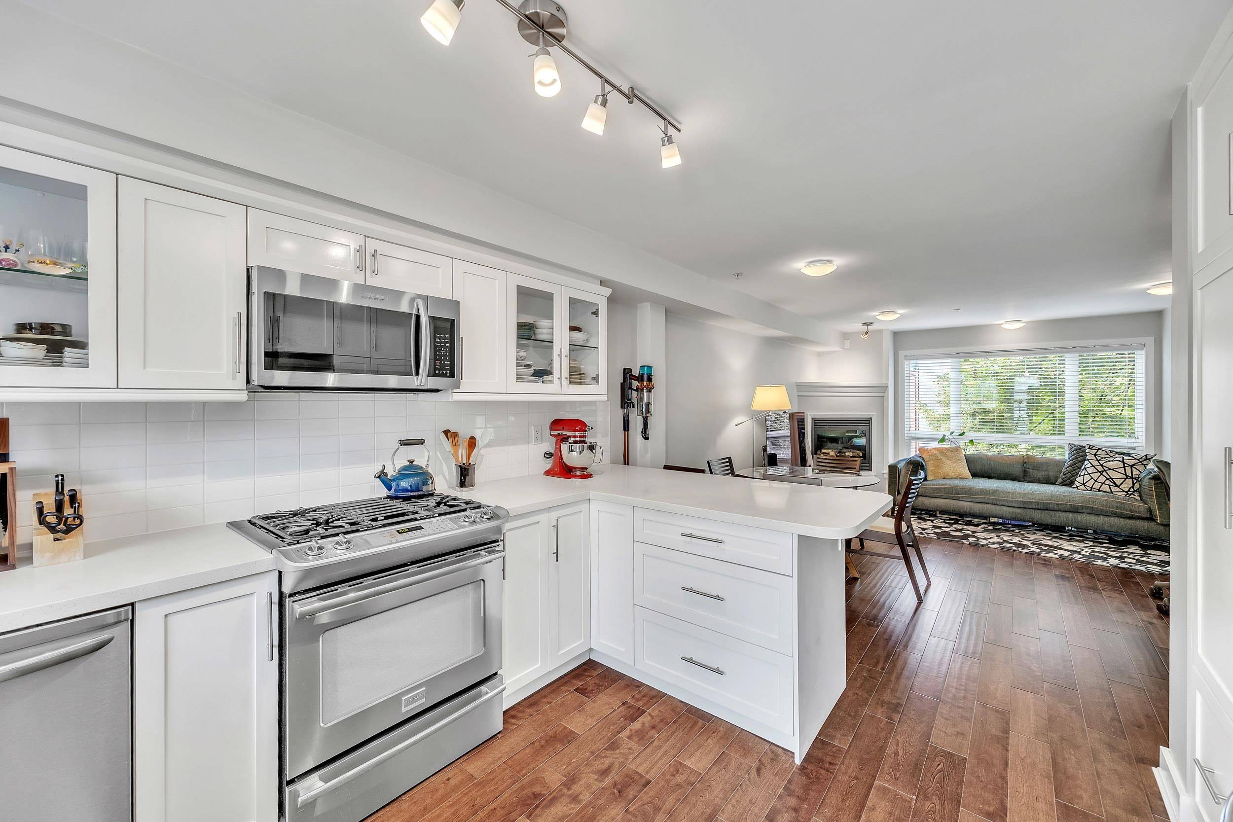 3736 Commercial ST #201, Vancouver, BC V5N 4G2