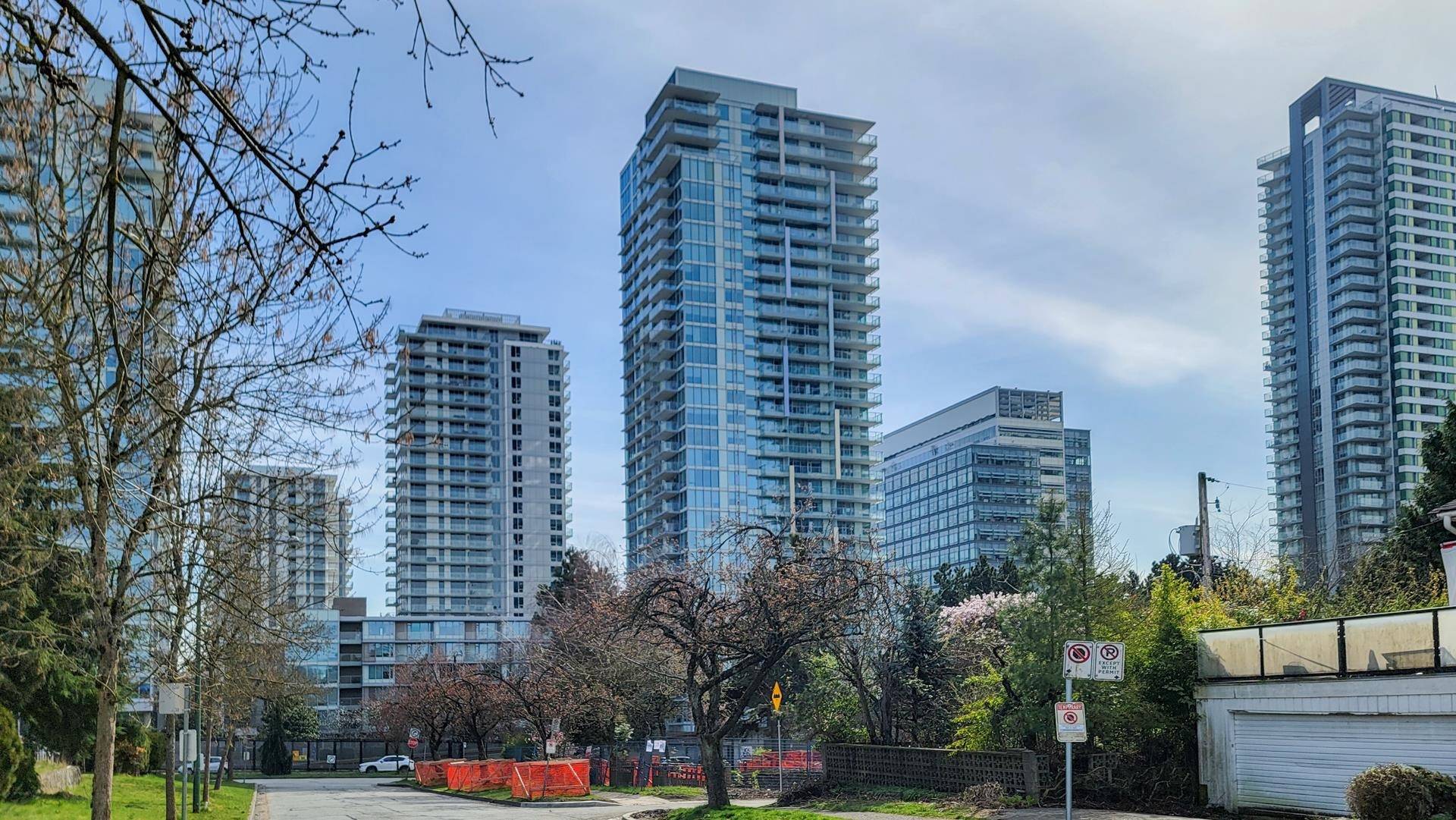 8131 Nunavut LN #2601, Vancouver, BC V5X 0E2