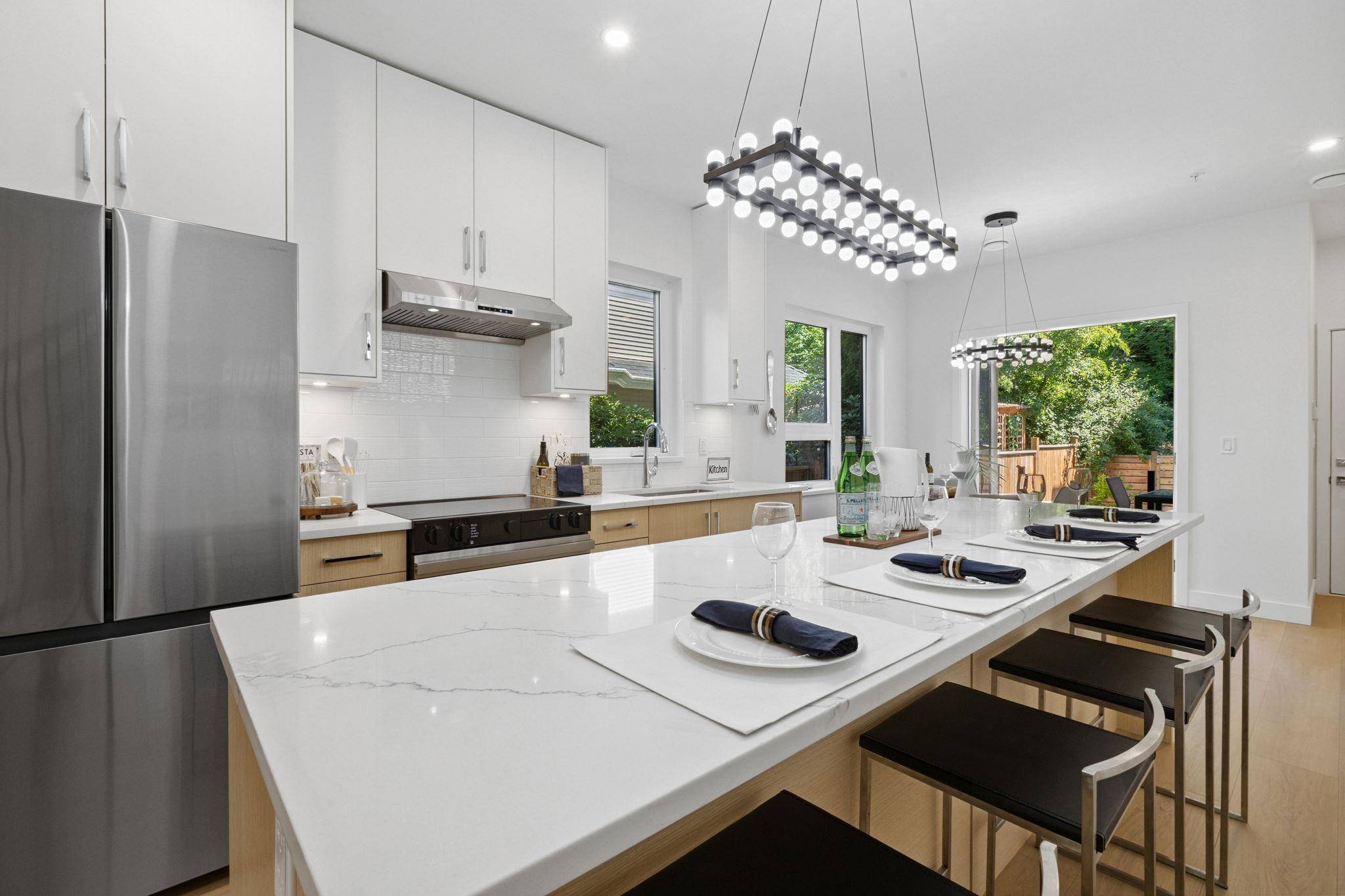 North Vancouver, BC V7J 2G4,846 St. Denis AVE
