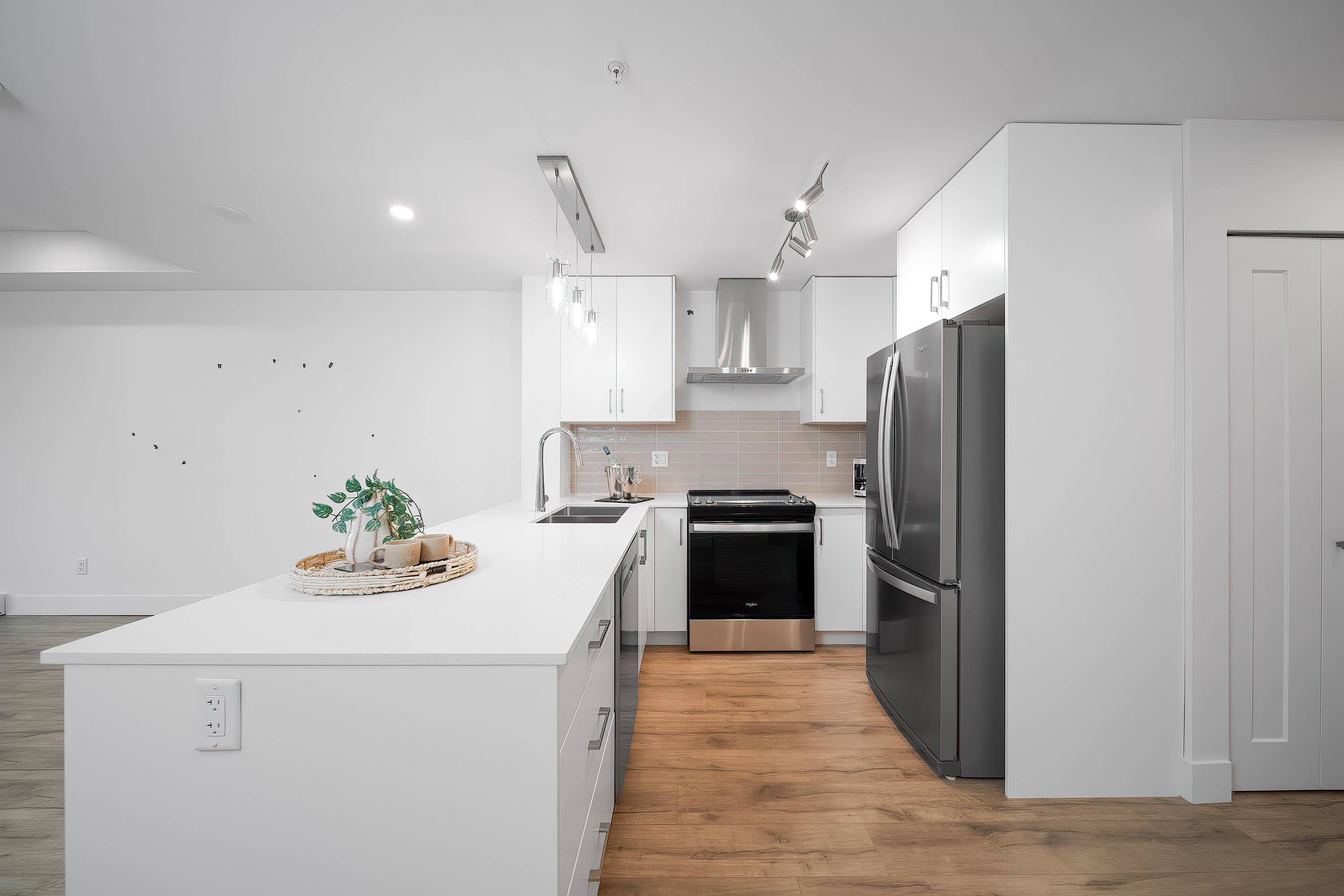 Surrey, BC V3X 1E6,6328 King George BLVD #30
