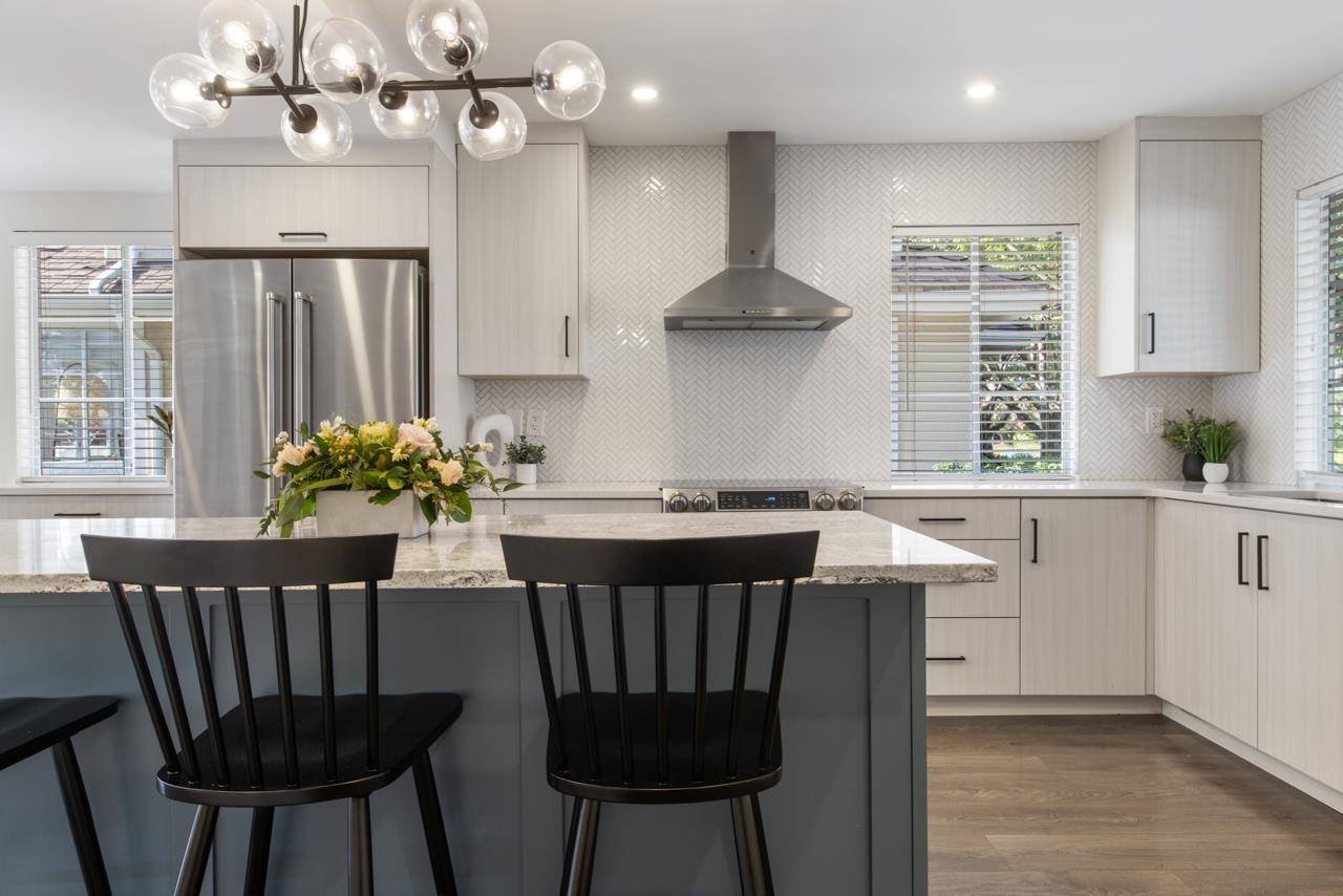 North Vancouver, BC V7L 1J1,249 E 4th ST #5