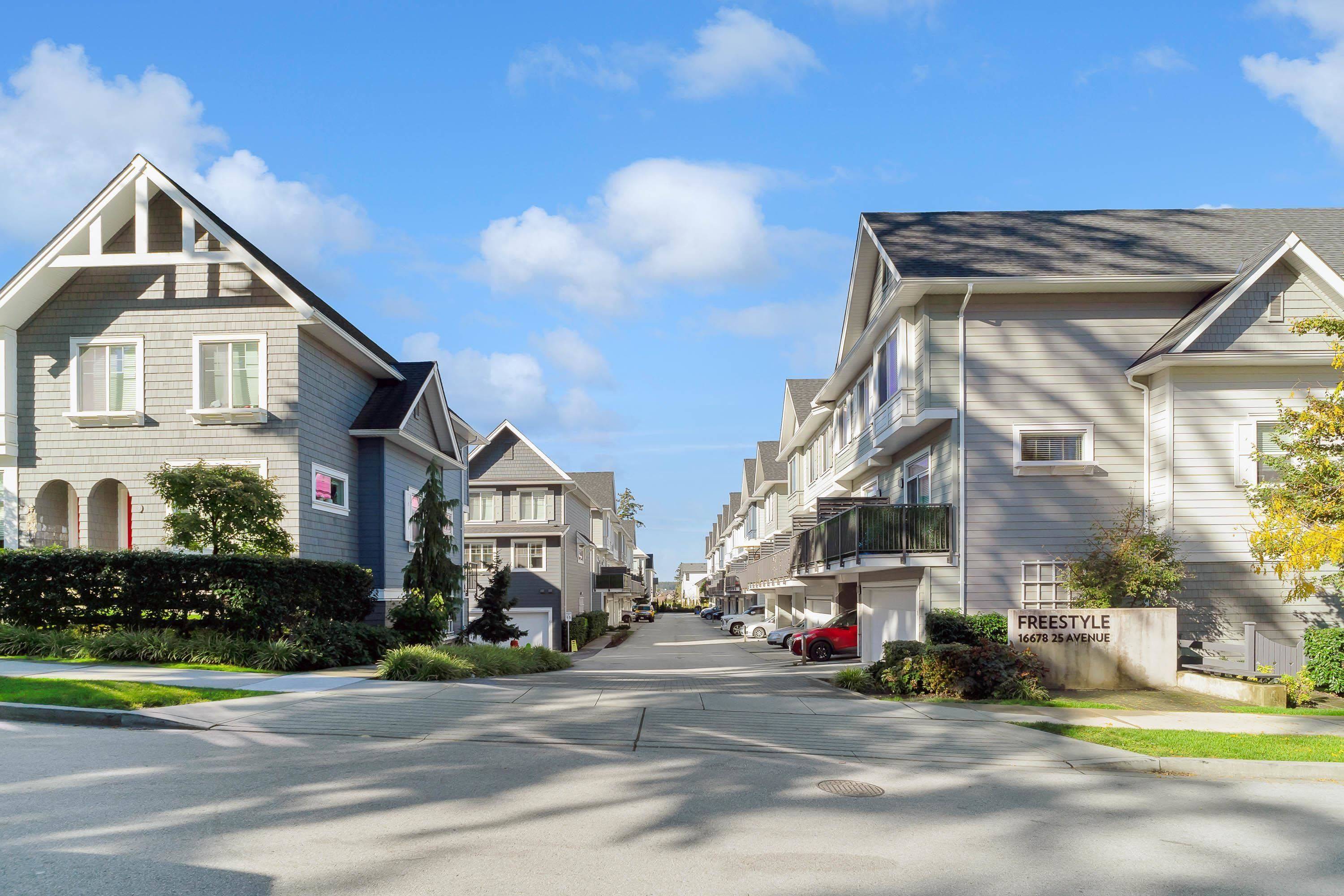 Surrey, BC V3Z 0Z2,16678 25 AVE #84