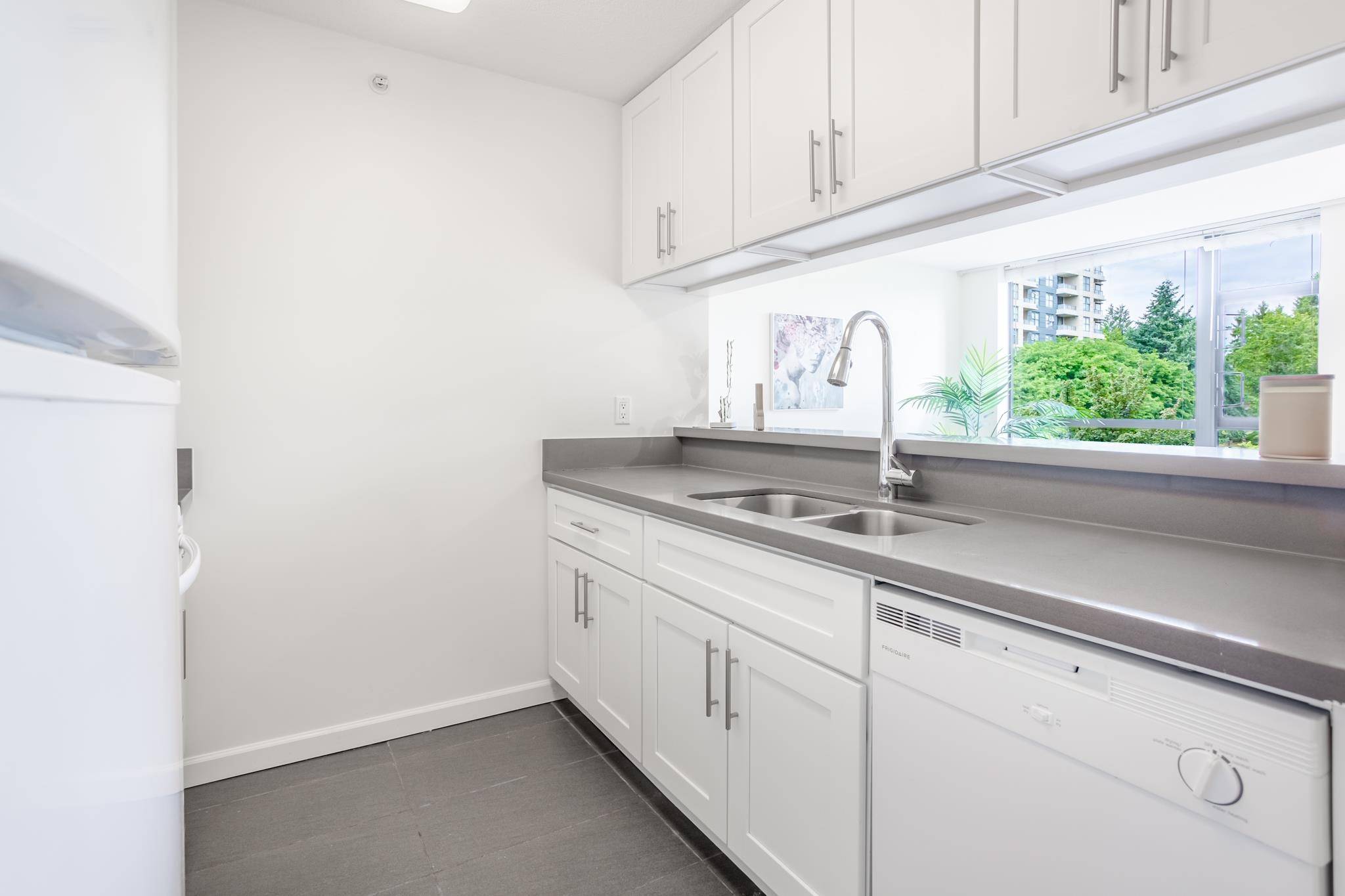 Vancouver, BC V5R 6G9,3520 Crowley DR #408