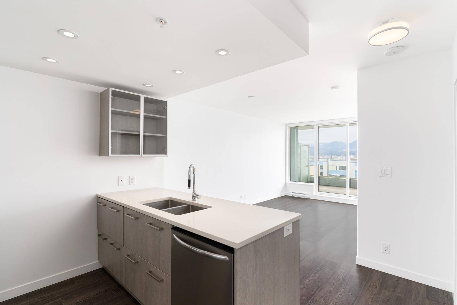 Vancouver, BC V6A 1R9,955 E Hastings ST #252